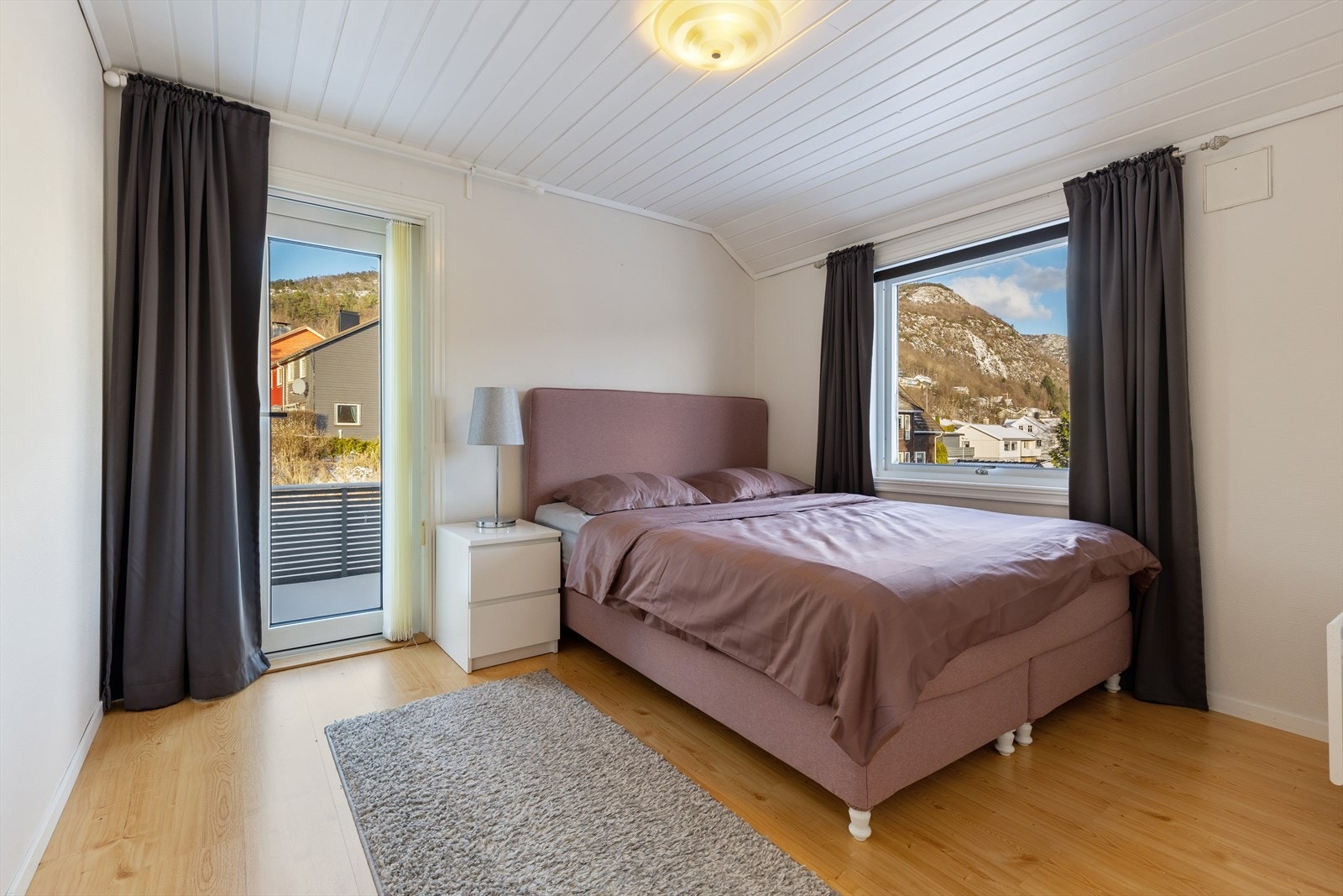 Boligen har totalt tre godkjente soverom - alle beliggende i 2. etasje. Galleribilde