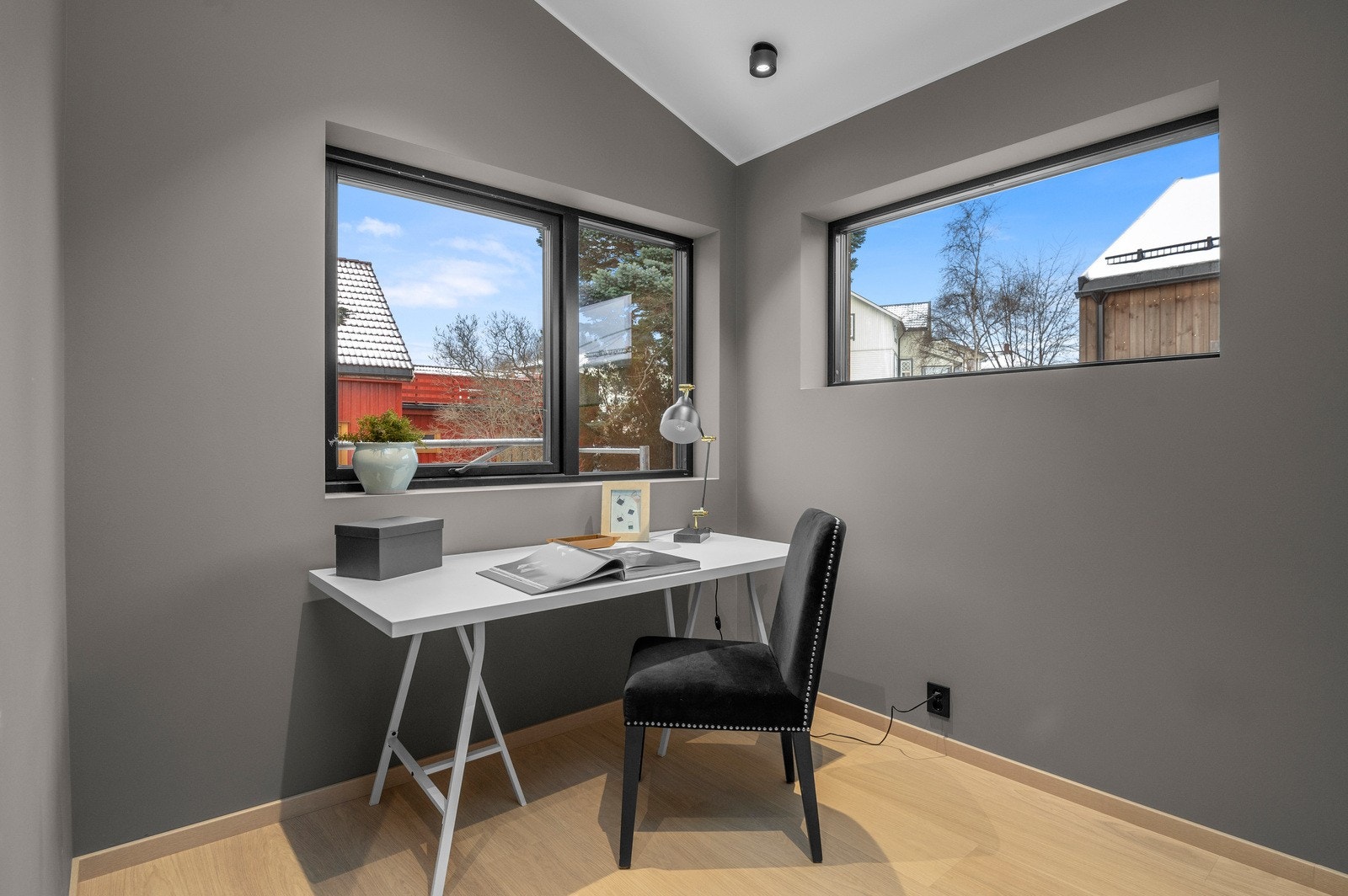 Soverom 2 i 2. etasje er på ca. 7 kvm. Perfekt som gjesterom, kontor, barnerom eller lagring. Galleribilde