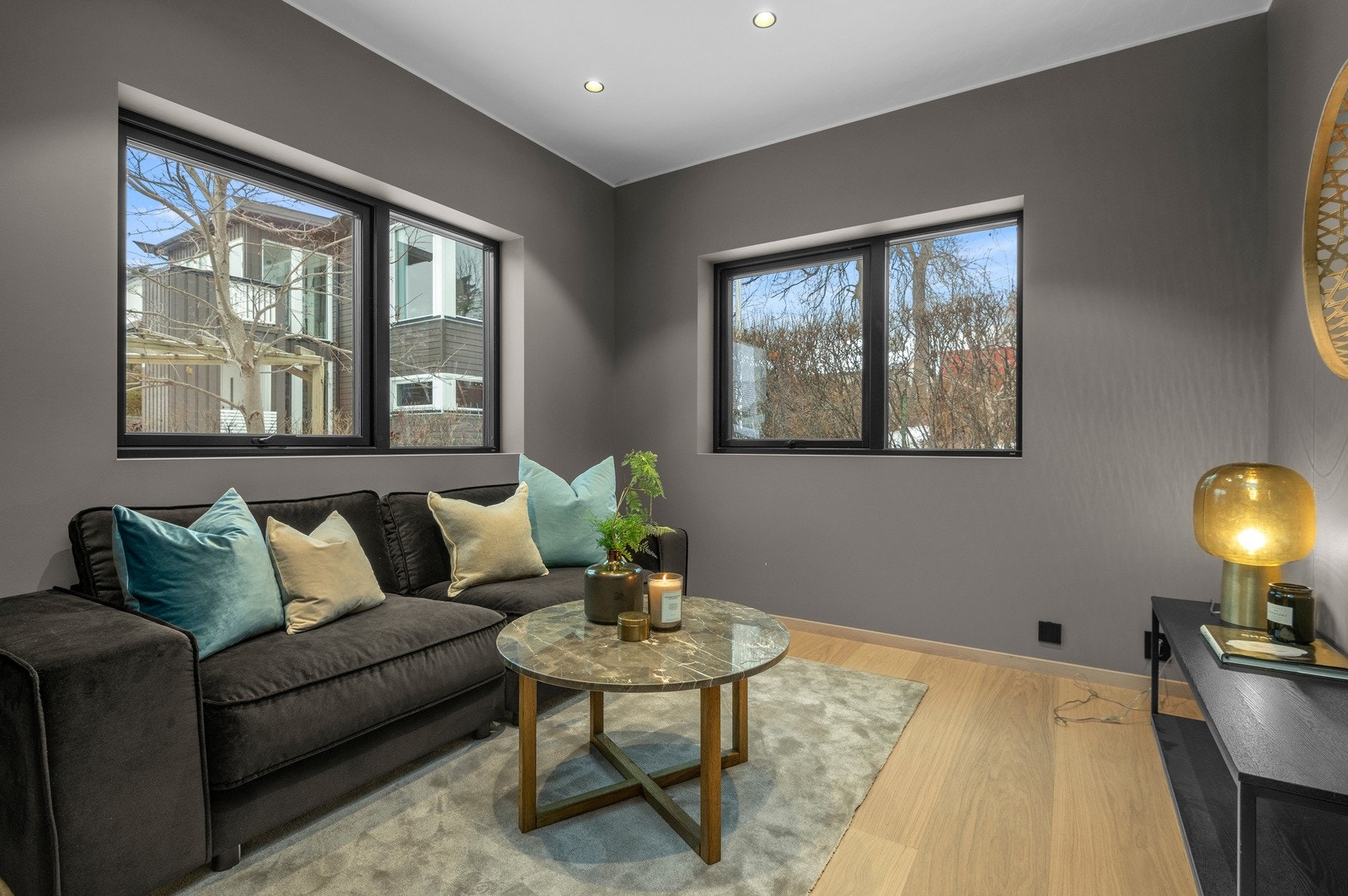 Dette soverommet er på ca. 9,5 kvm. Dersom det ikke er behov for 5 soverom, så har du gode muligheter for tv-stue eller trimrom. Galleribilde