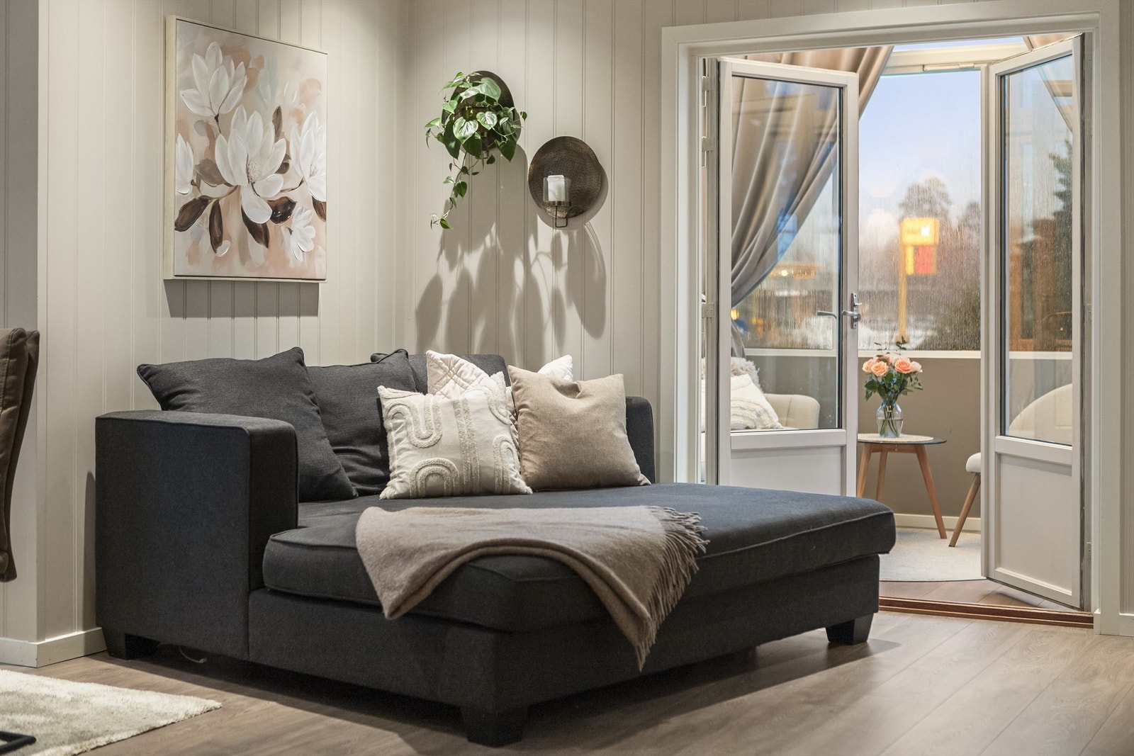 Stuen ligger med tilknytning til egen vinterstue. Galleribilde