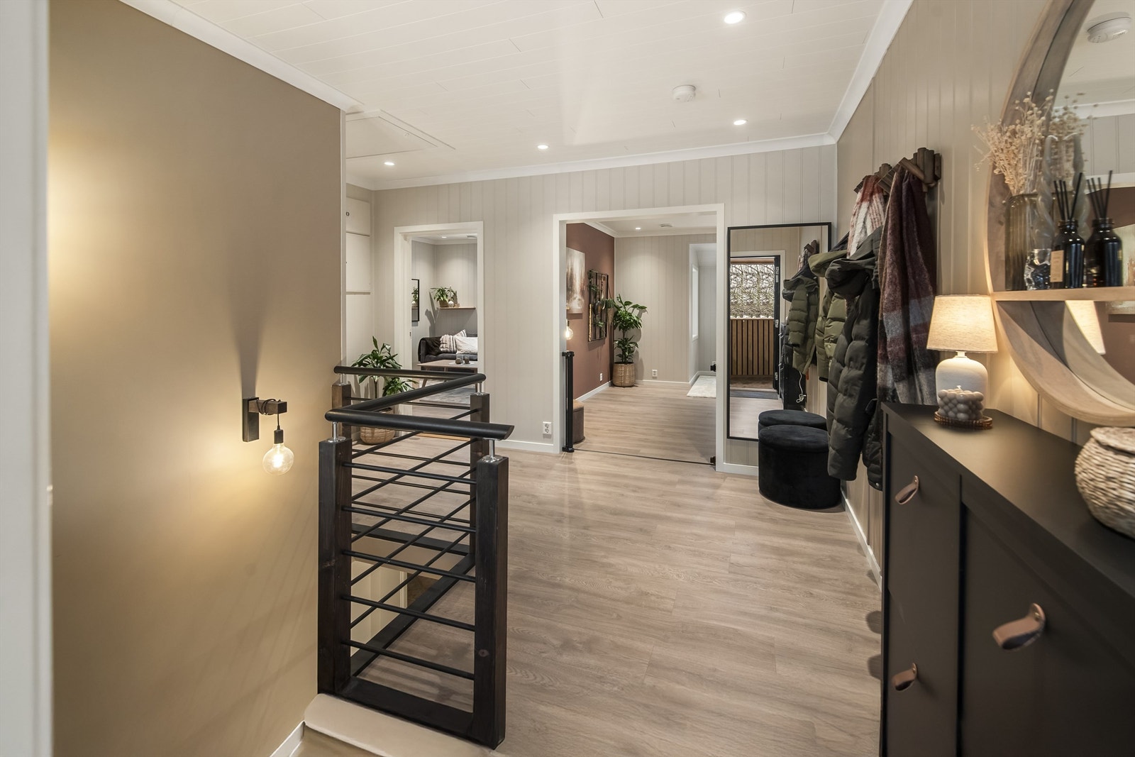 Velkommen inn til et moderne og delikat hjem. Galleribilde