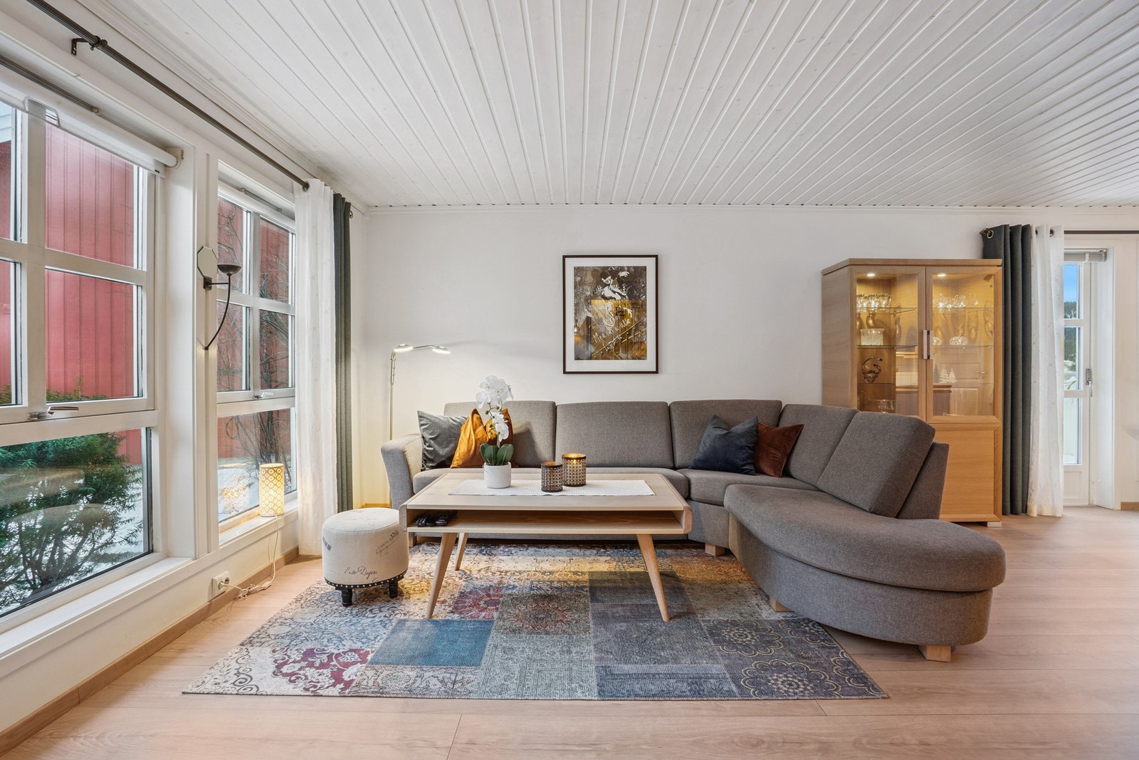 Boligen blir varmet opp med vedfyring og elektrisitet. Galleribilde