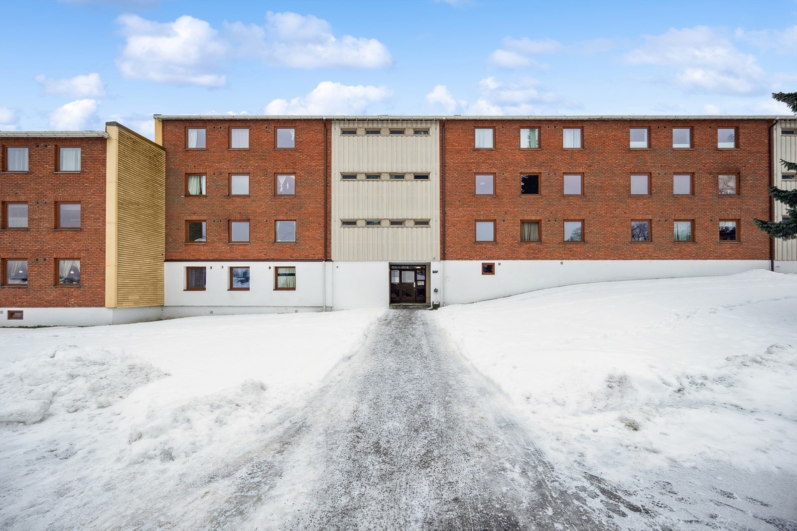 Leiligheten ligger i 3. etasje og har et internt bruksareal på 65 m². Galleribilde