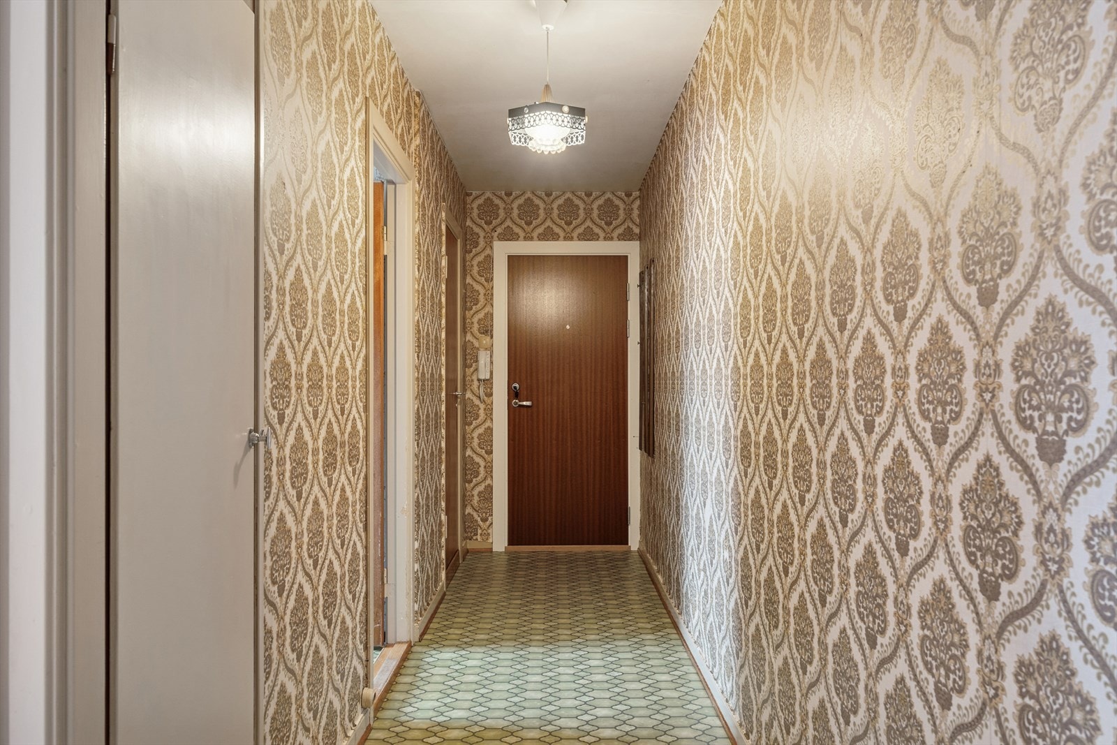 I entréen er det et innebygget skap for oppbevaring. Galleribilde