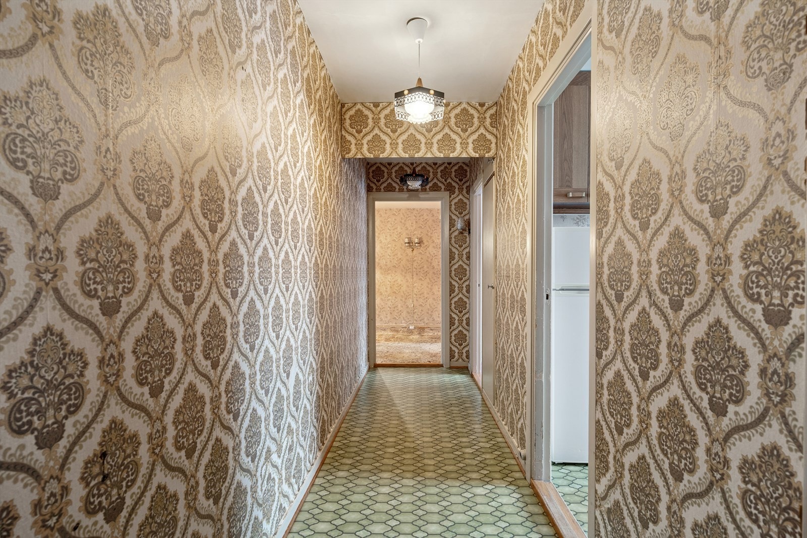 Velkommen inn i entréen hvor du kan henge fra deg yttertøy. Galleribilde