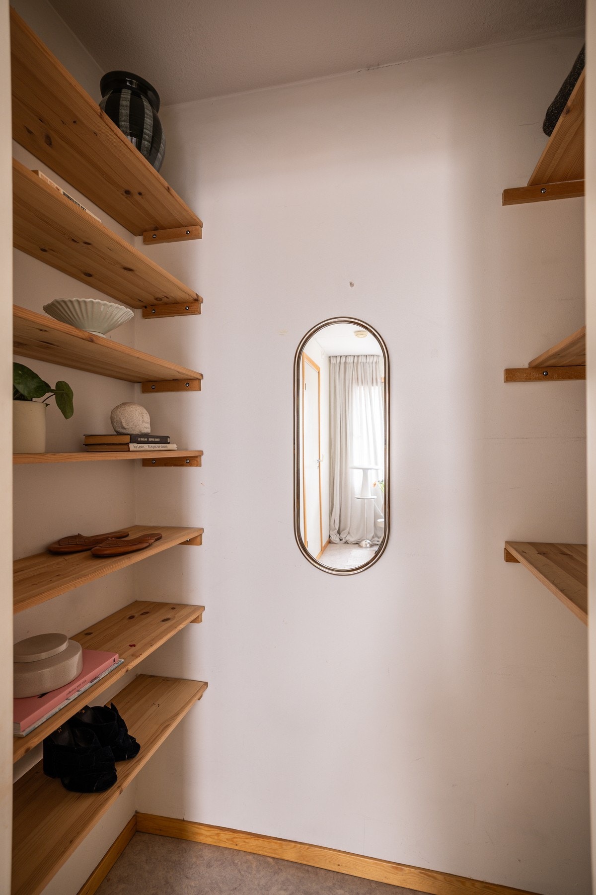 Fra soverommet er det også adkomst til en praktisk innvendig bod med gode lagringsmuligheter. Galleribilde