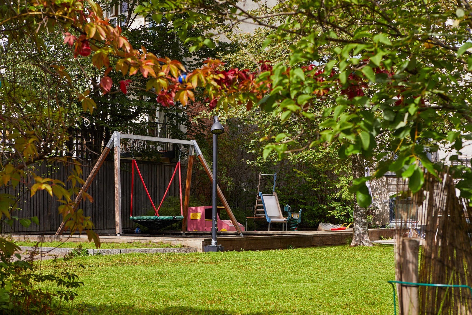 Arkivbilde av bakgården. Galleribilde