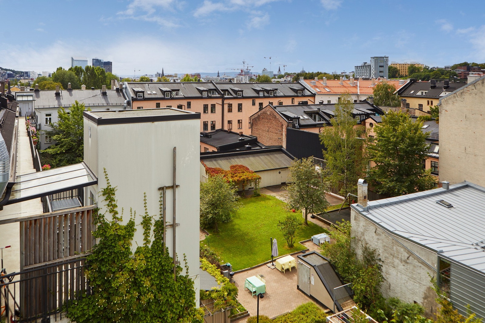 Arkivbilde av bakgården. Galleribilde