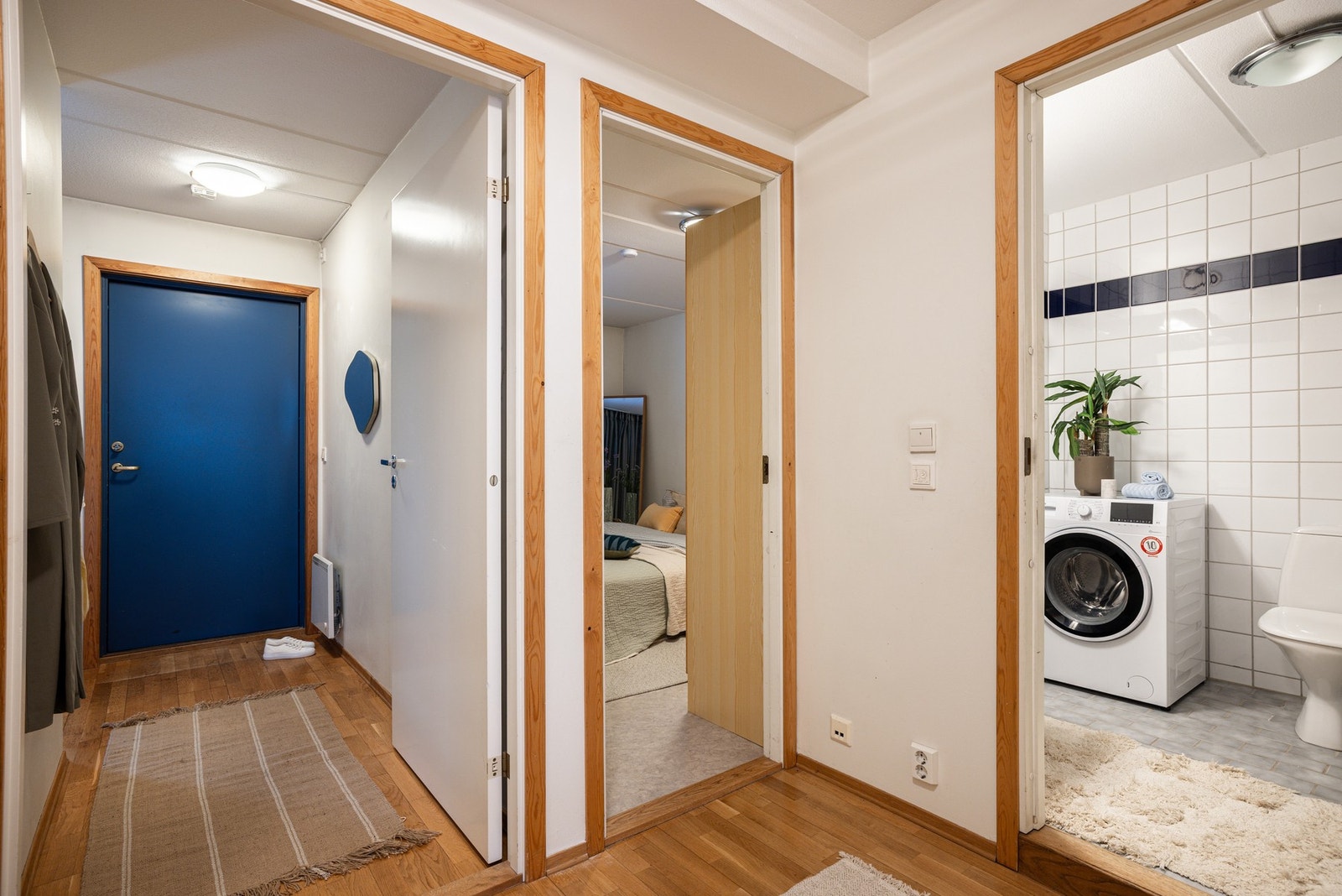 Fra gangen er det videre adkomst til hovedsoverommet og baderommet. Galleribilde