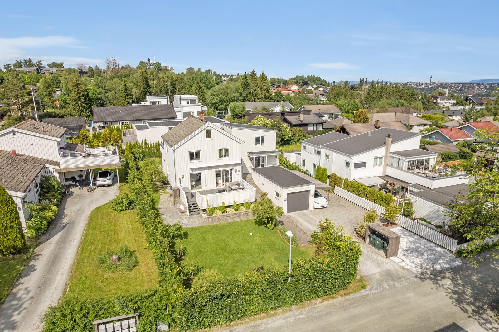 Boligen er tilbygd i 2015 og 2020 og byr på hele 391 kvm bruksareal og mulighet for to utleiedeler. Galleribilde