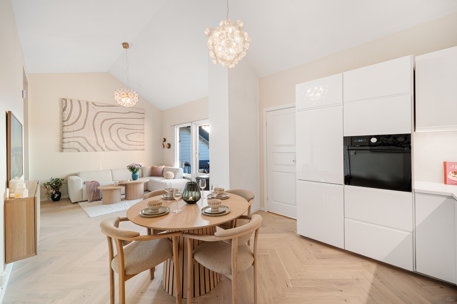 - Leiligheten har gjennomgått betydelige oppgraderinger de siste årene - Galleribilde