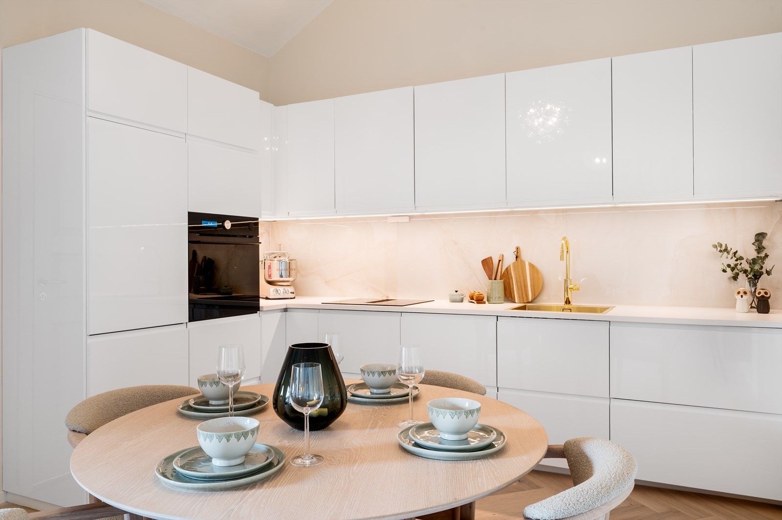 - Fliser over kjøkkenbenk! Et vedlikeholdsvennlig, varig og slitesterkt valg - Galleribilde