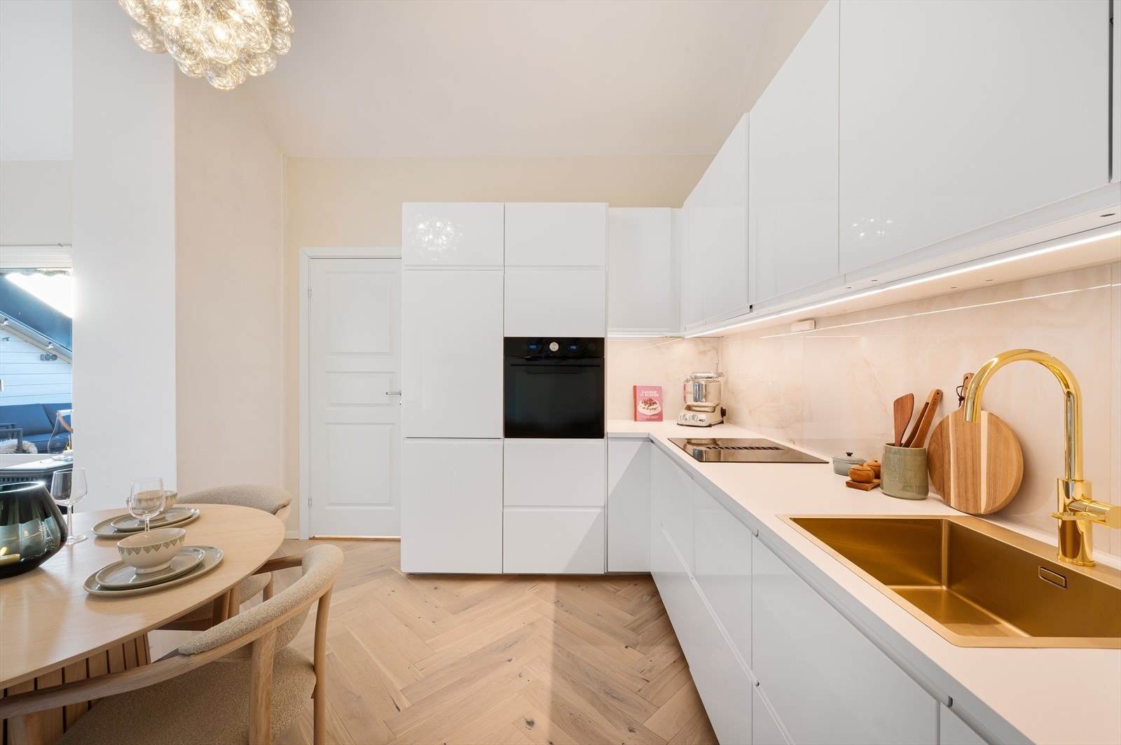 - De ulike materialene fremhever hverandre og byr på gode arbeidsflater - Galleribilde