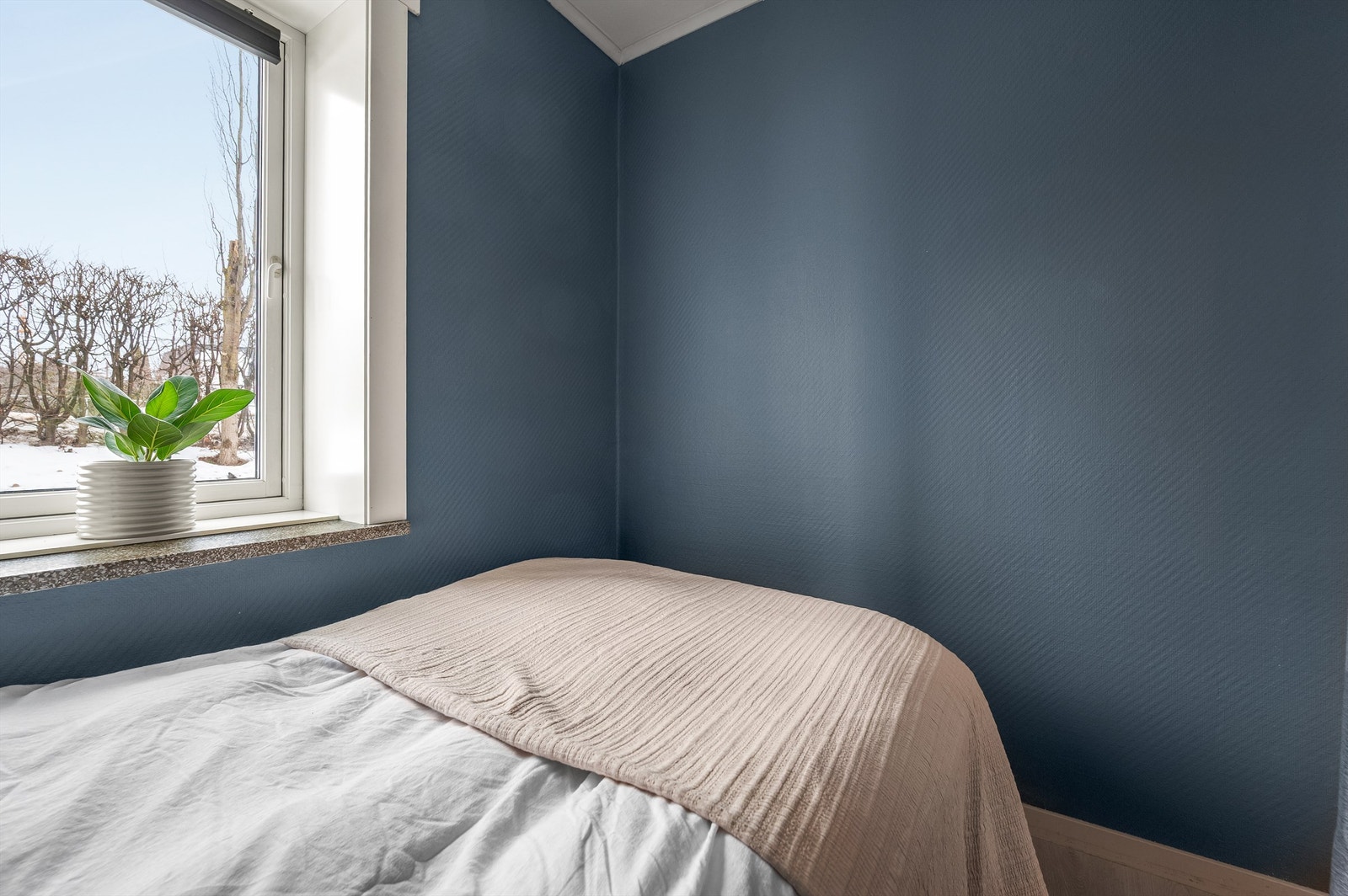 Alkoven er holdt i lune nyanser - perfekt for sovesonen. Galleribilde