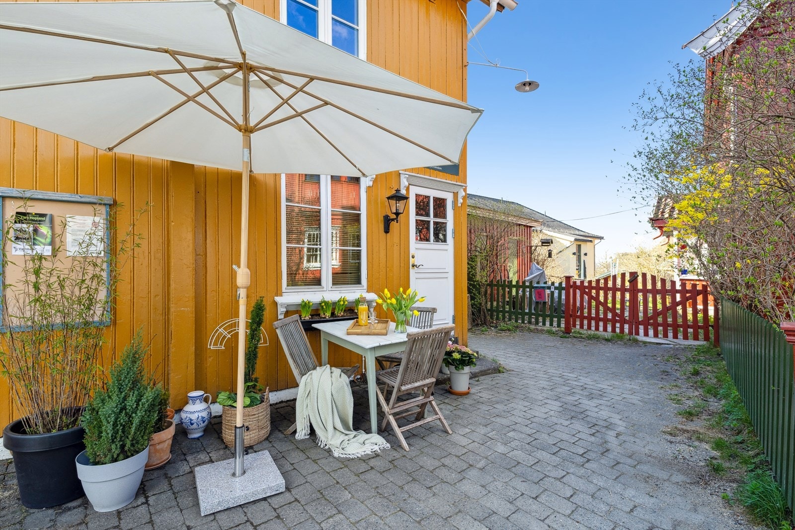 Herlige uteplasser hvor tilværelsen på fine dager virkelig kan nytes til det fulle! Galleribilde