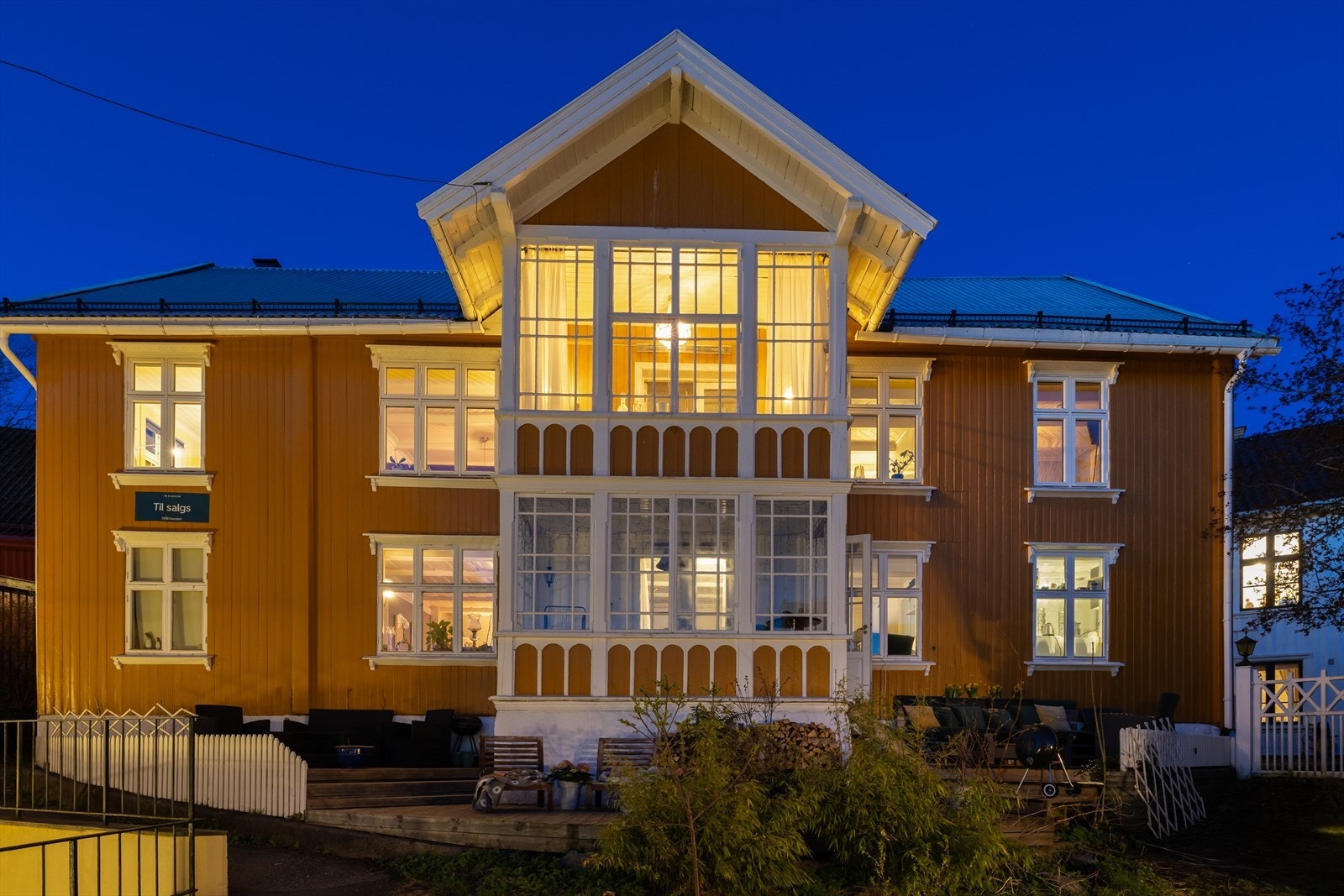 Leiligheten ligger i 2. etasje og har et gjennomgående sjarmerende preg, med gode lysforhold og et klassisk uttrykk. Galleribilde