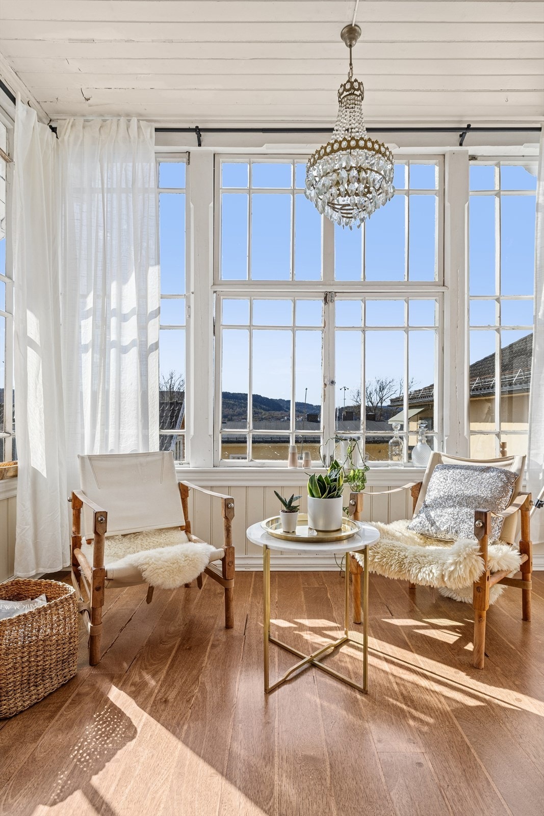 Vestvendt vinterhage. Galleribilde