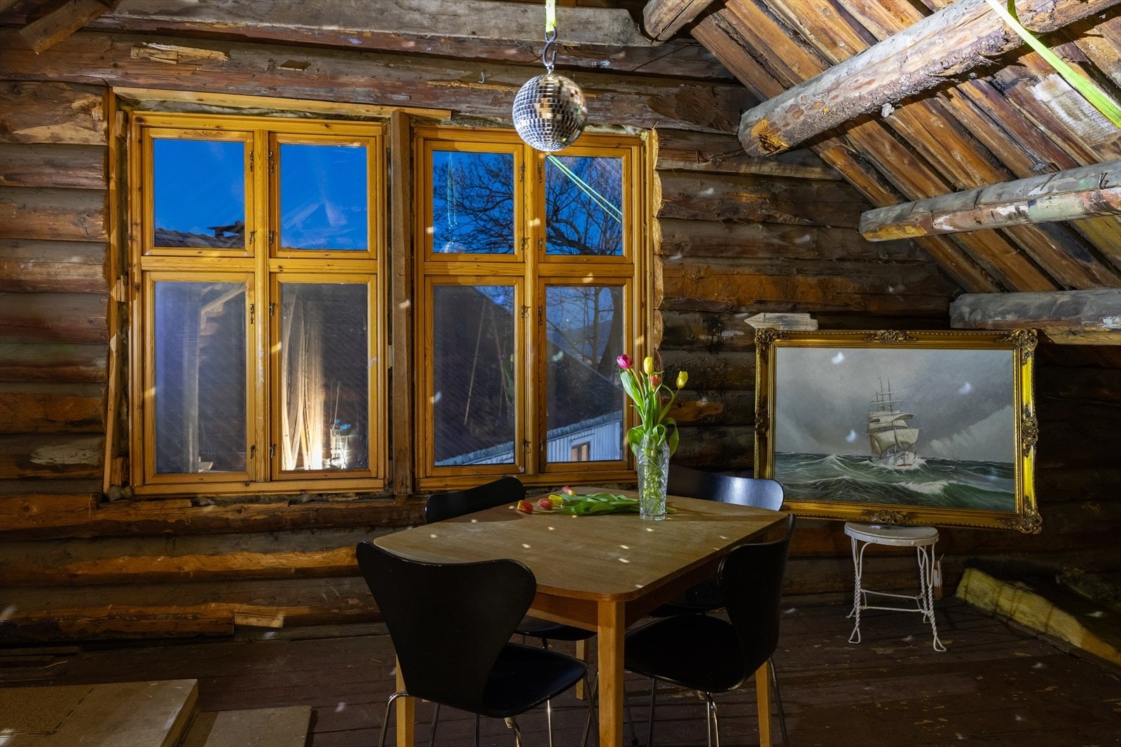 Råloftet har en takhøyde på 3,5 m Galleribilde