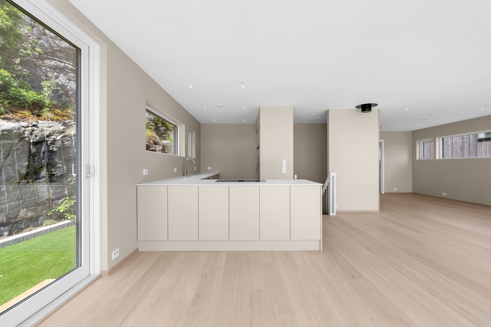 Lekkert fargevalg på kjøkkeninnredningen. Galleribilde