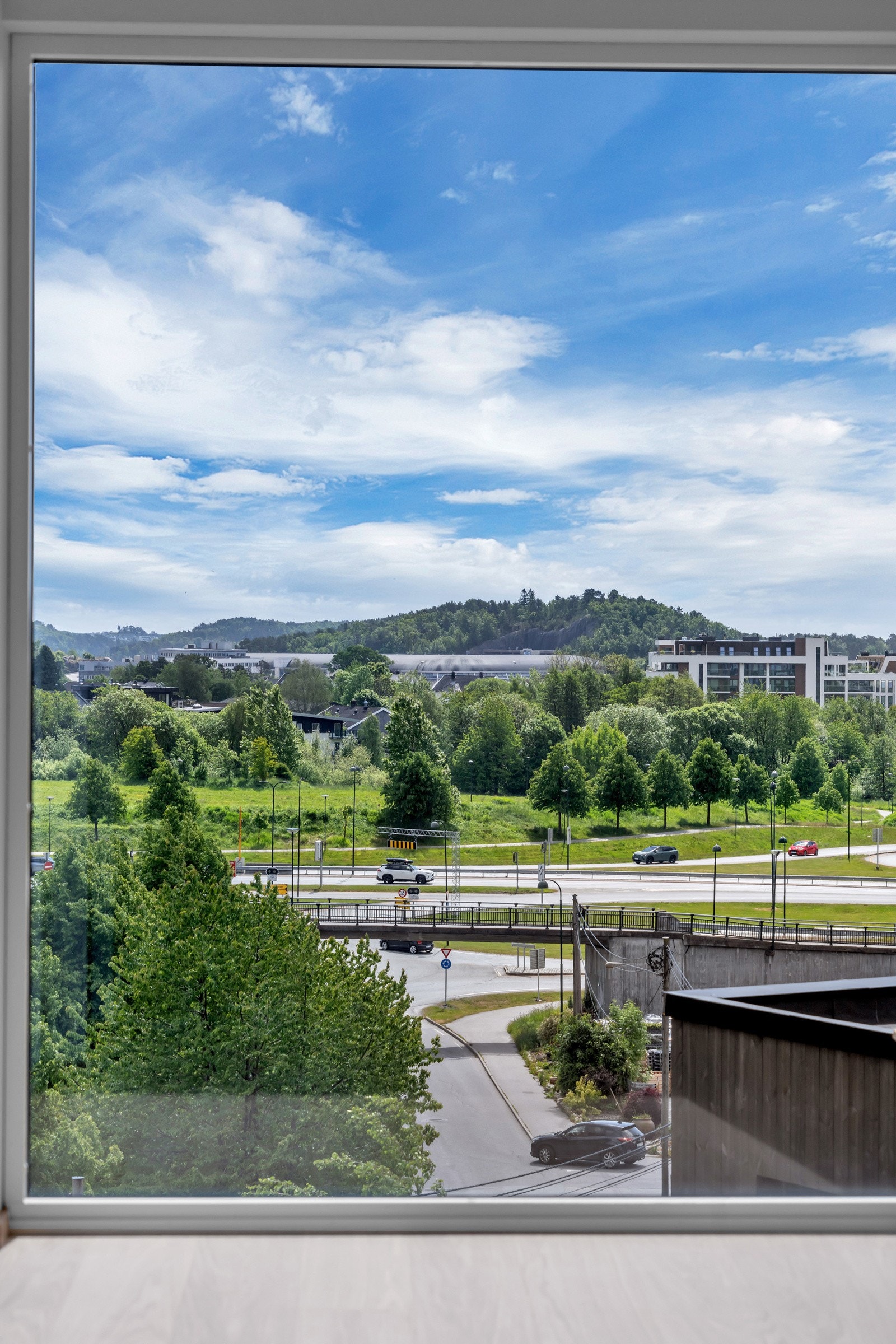 Flott utsikt over Bjørndalssletta, Bispegra, Marvika etc. Galleribilde