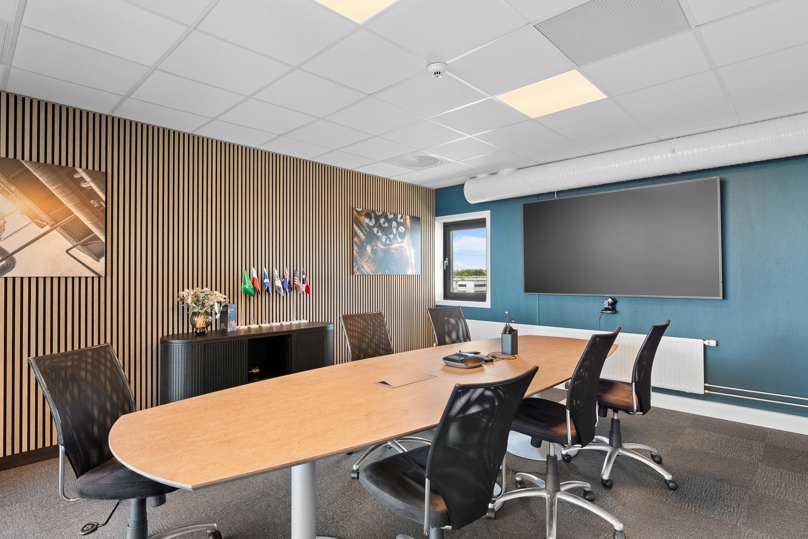Moderne møterom tilgjengelig for alle leietakere med plass til både små og større møter Galleribilde