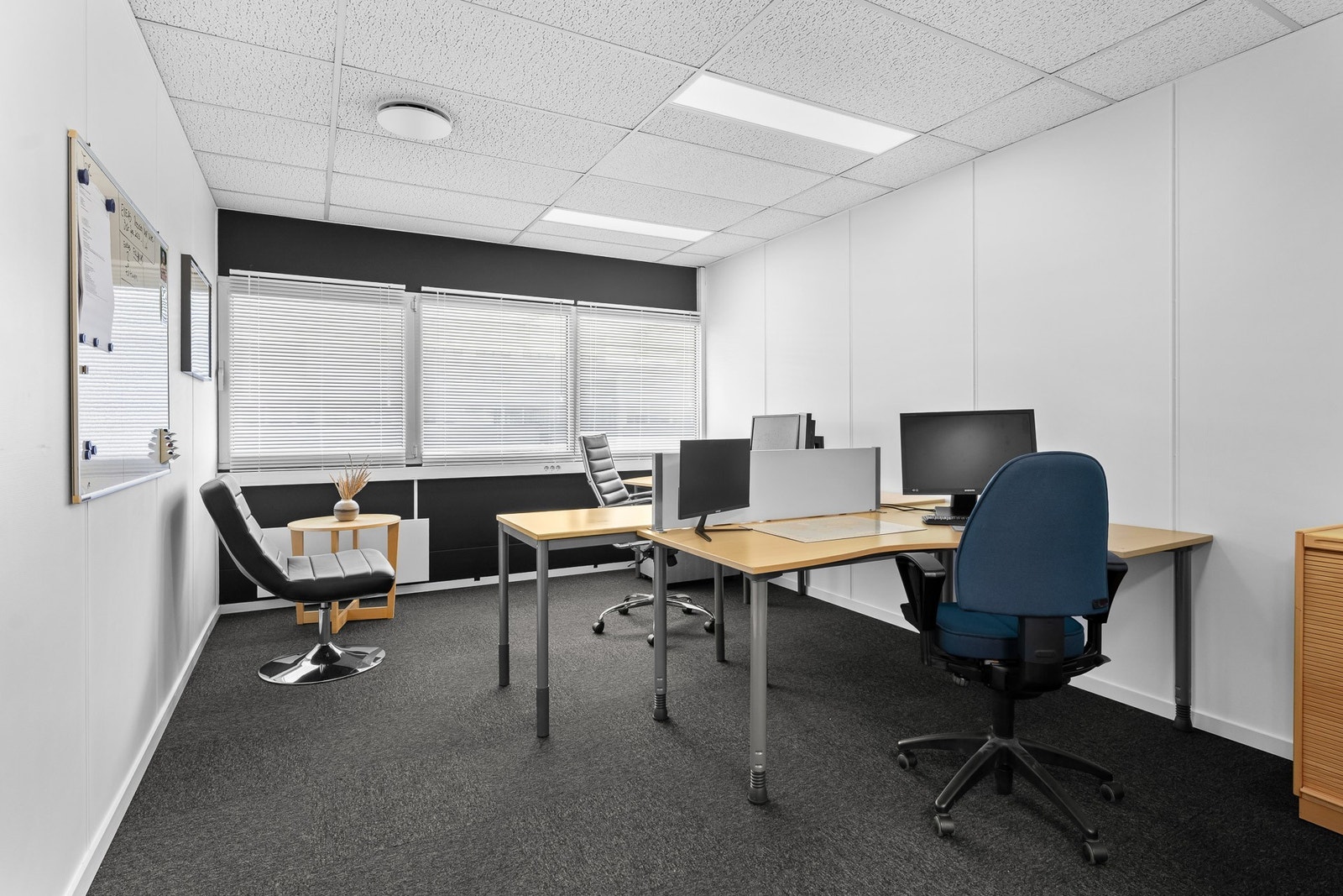 Flytt rett inn i ferdig innredede kontorer, eller tilpass lokalene etter egne ønsker og behov Galleribilde