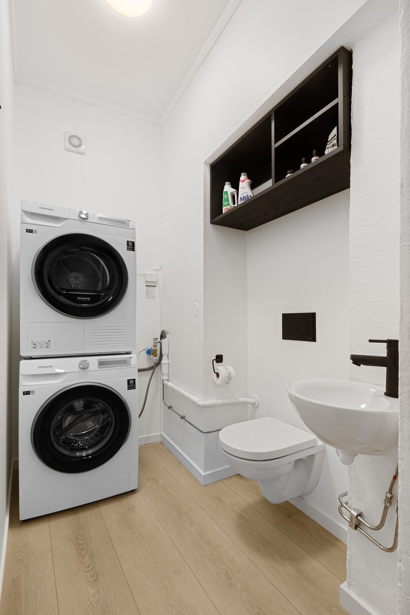 Ekstra WC m/vaskemaskin+tørketrommel Galleribilde