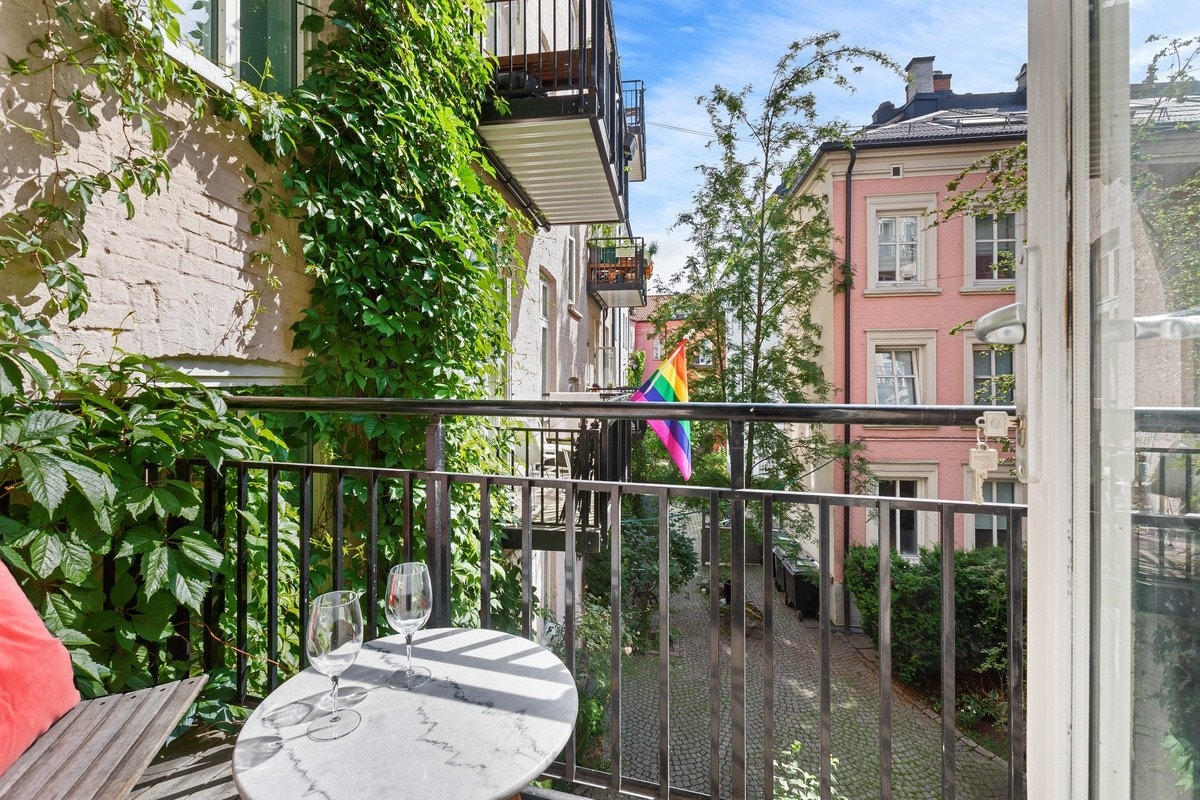 Balkong mot bakgård Galleribilde