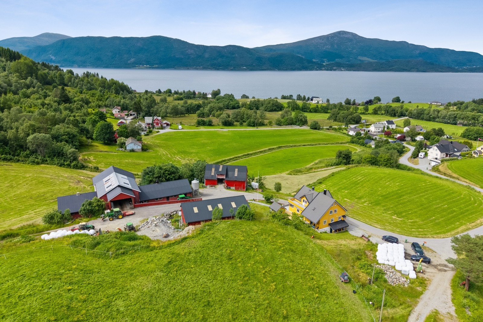 Eiendommen er på 467,5 dekar hvorav 59,3 dekar er dyrket Galleribilde