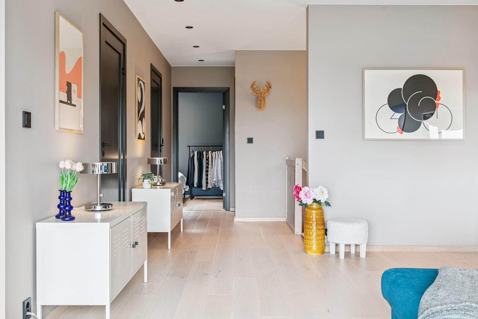 I denne etasjen er det 3 soverom, bad og stue. Galleribilde