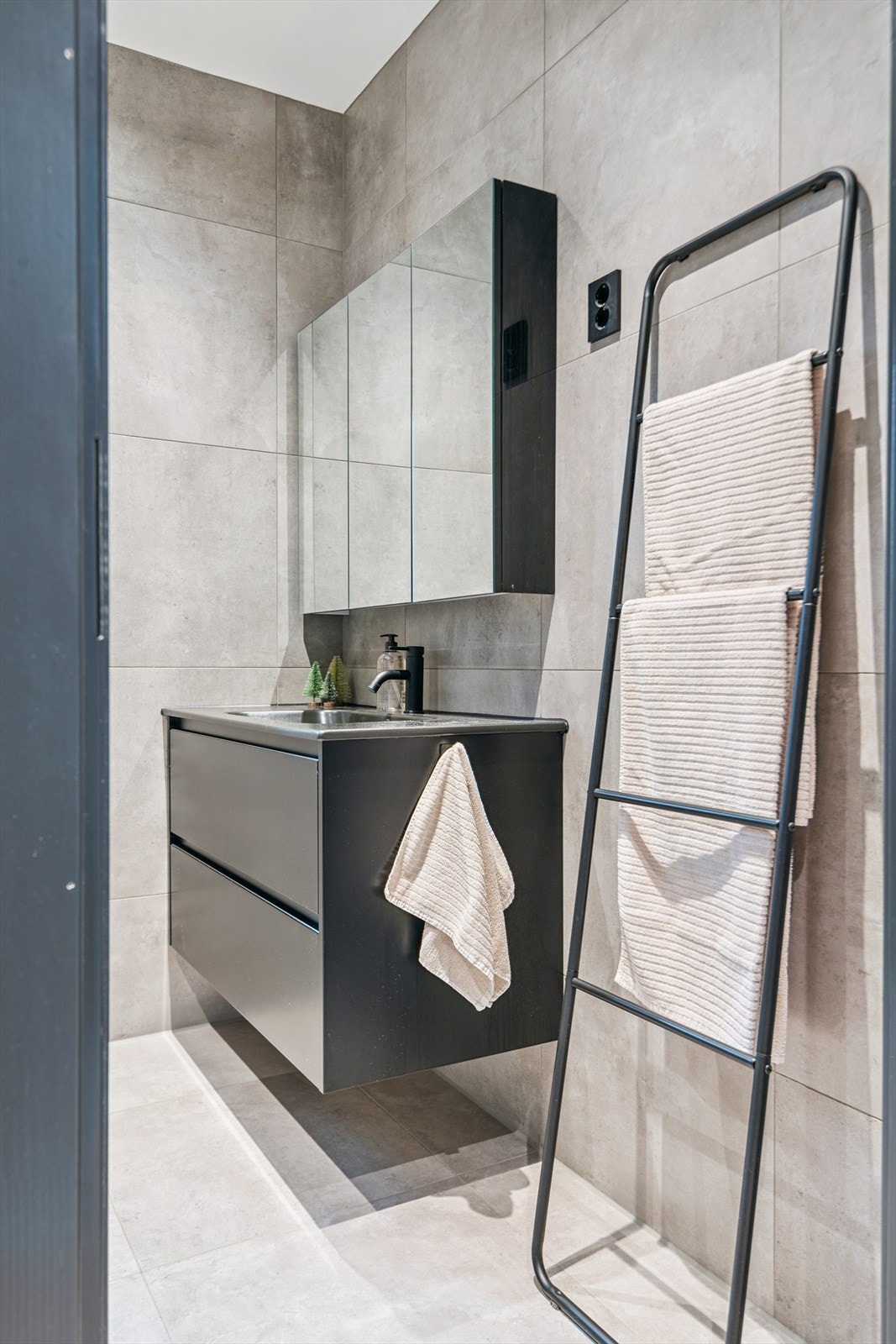 Et lekkert bad gir deg en god start på dagen, i dette huset er det et i hver etasje. Galleribilde