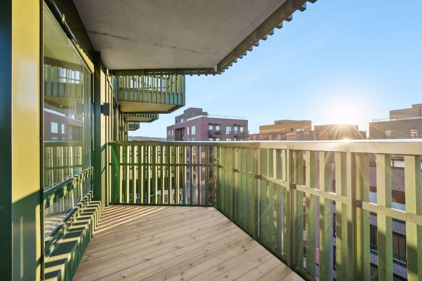 Sydvestvendt balkong på ca. 14 kvm. Galleribilde