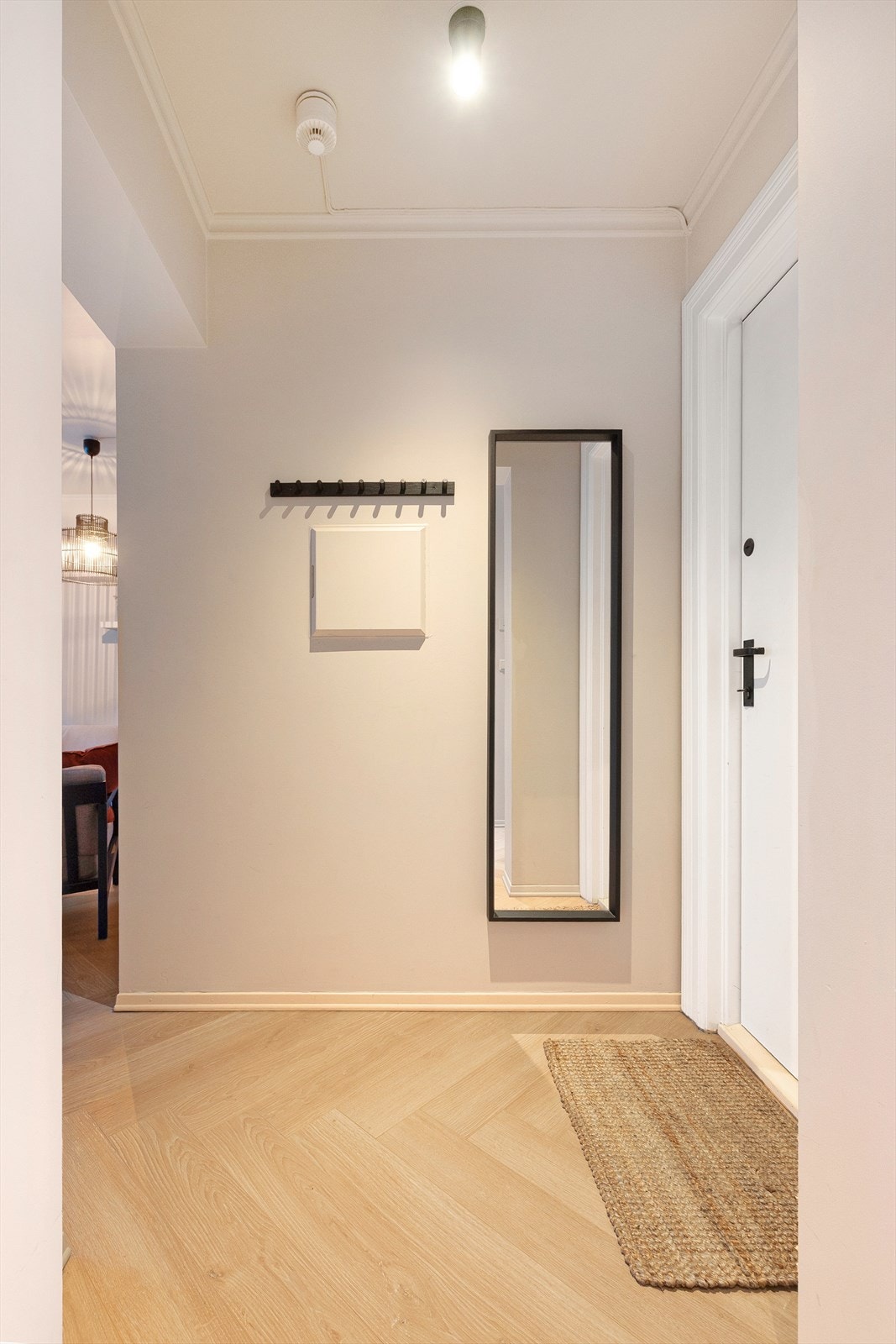 En hyggelig entré med plass til oppheng av yttertøy. Galleribilde