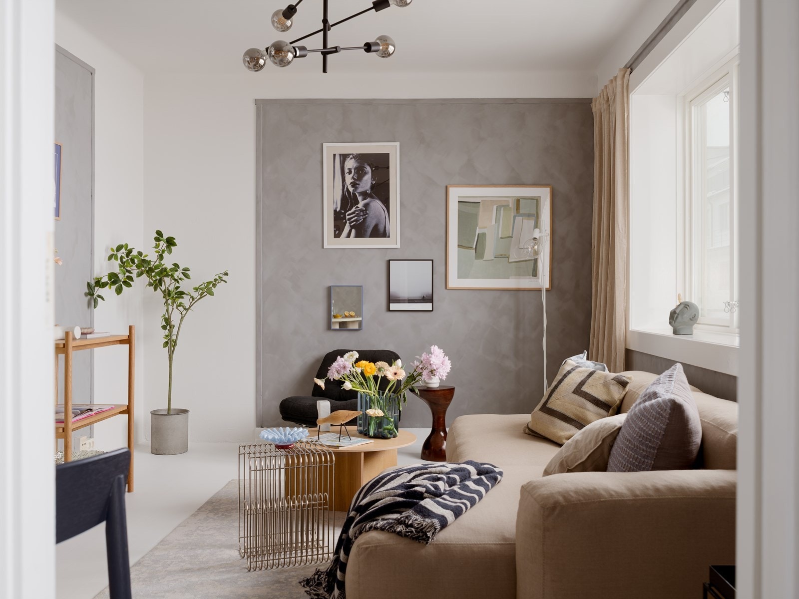 Boligen holder et lys og tidløst fargepalett som gjør det enkelt å innrede. Galleribilde