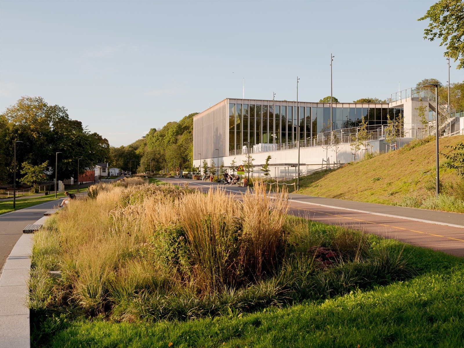 Nye Tøyenbadet ligger i nærheten, og gir deg moderne fasiliteter for både trening og rekreasjon. Her finner du svømmebassenger, treningsmuligheter og avslappende velværeområder - et flott supplement til bylivet. Galleribilde