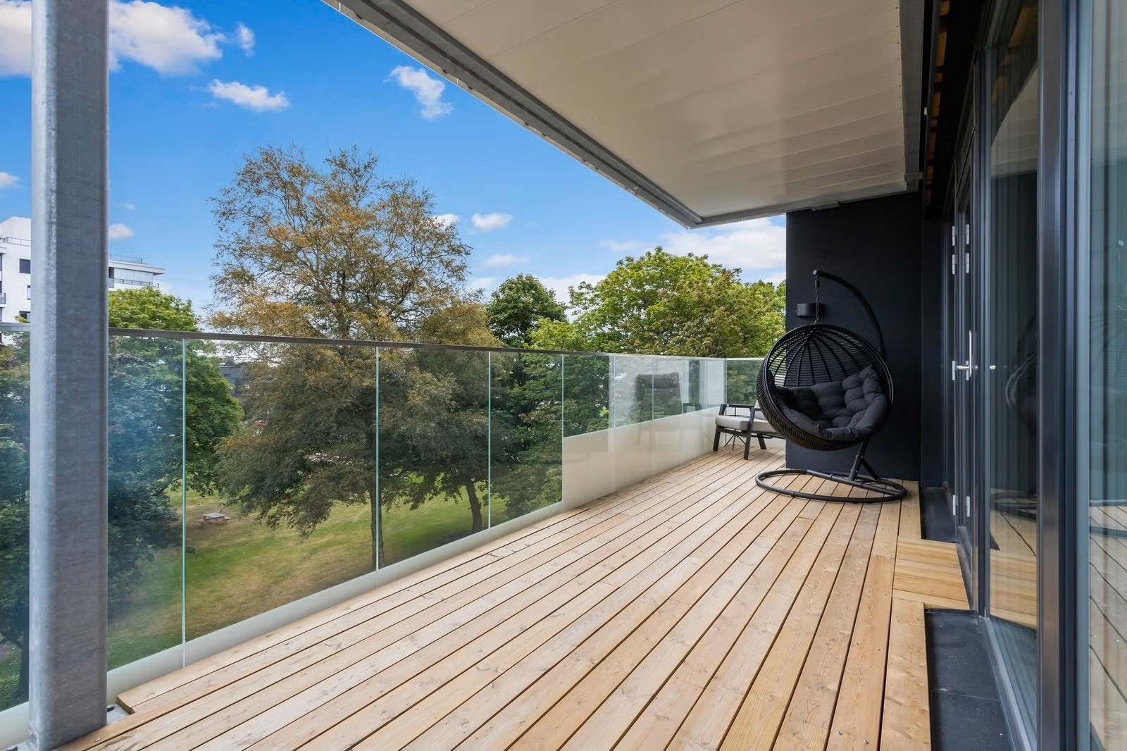 Bilde fra da det ikke var snø. Koselig utsyn mot grøntarealer. Galleribilde