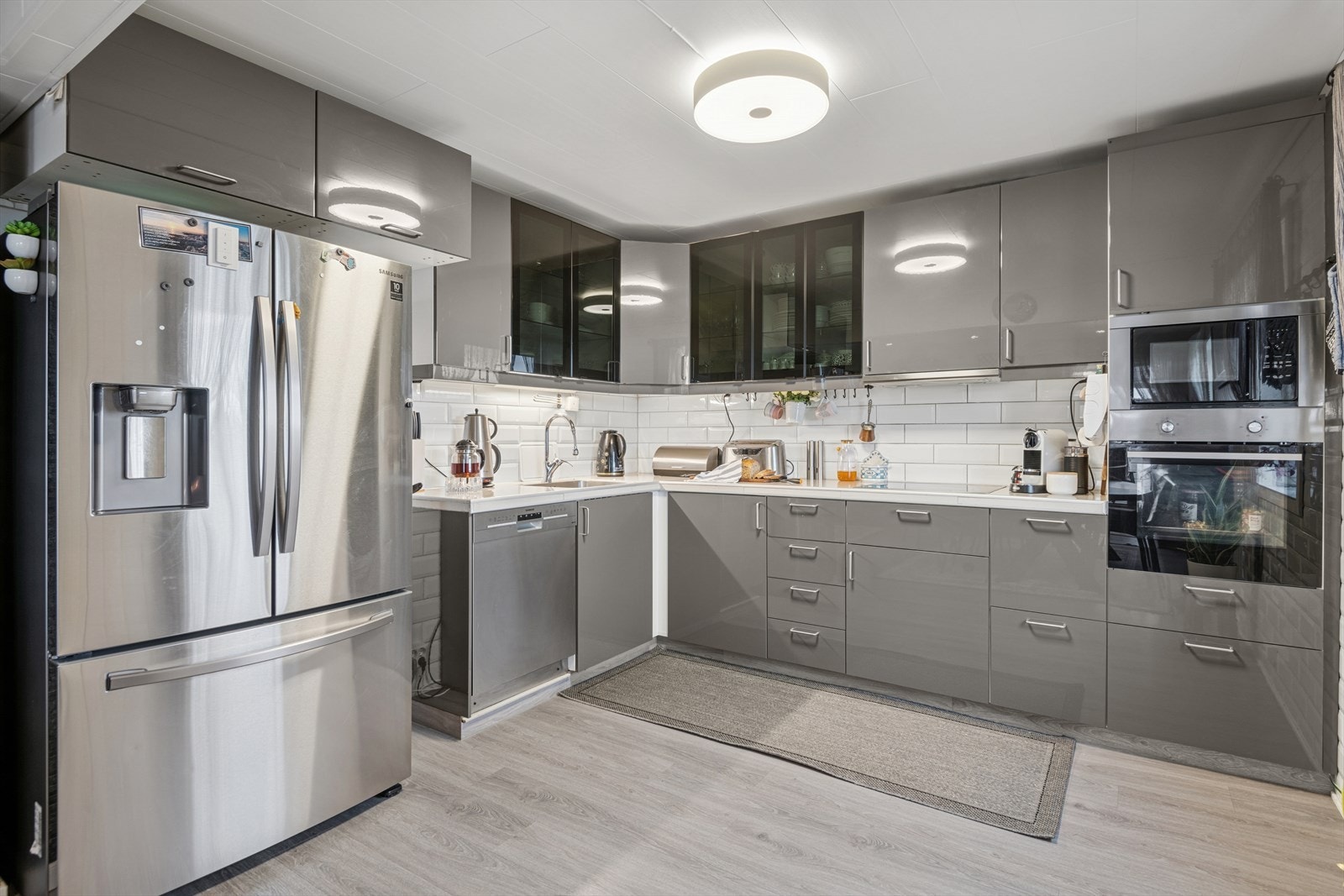 Fliser mellom over- og underskap. Galleribilde