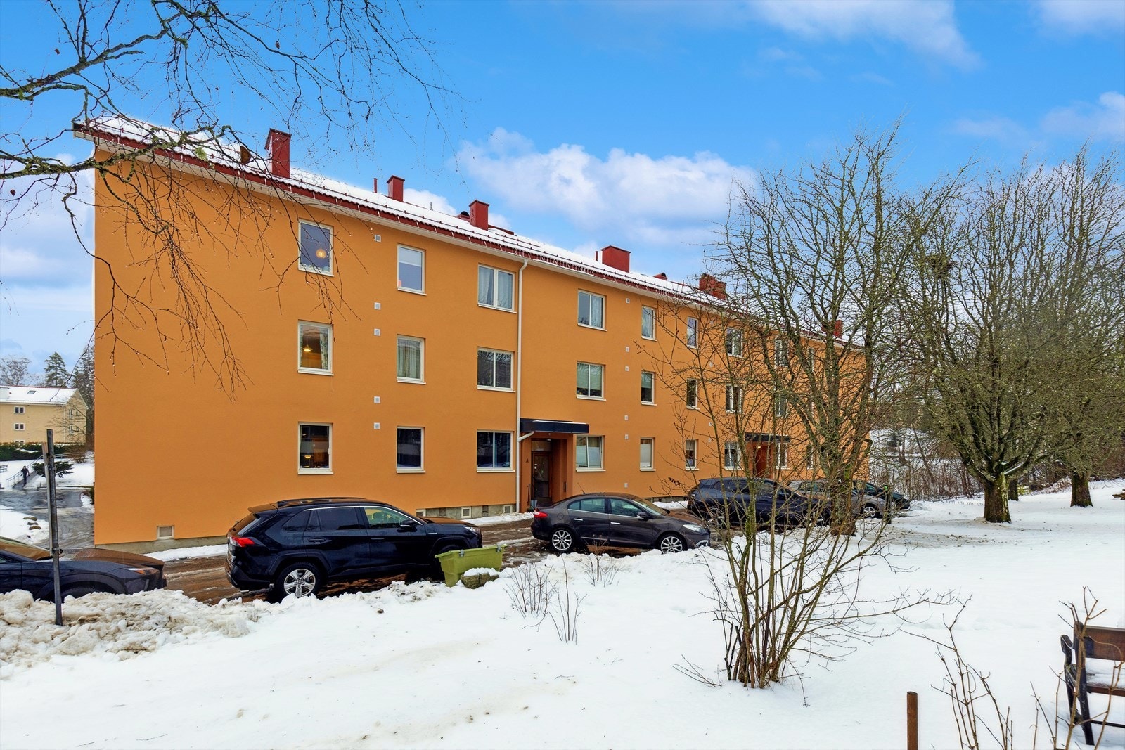 Bygningen har nylig oppgradert fasade og balkong i regi av sameiet. Galleribilde