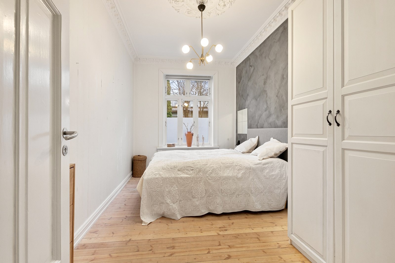 Lyst, innbydende soverom av god størrelse. Galleribilde