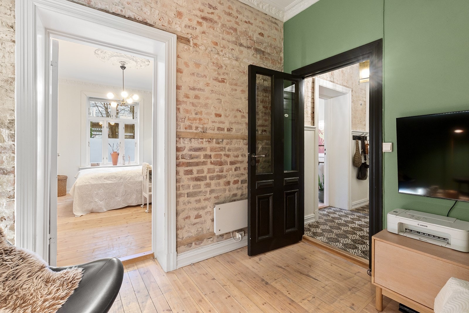 I gangen er det etablert et praktisk kontor. Galleribilde