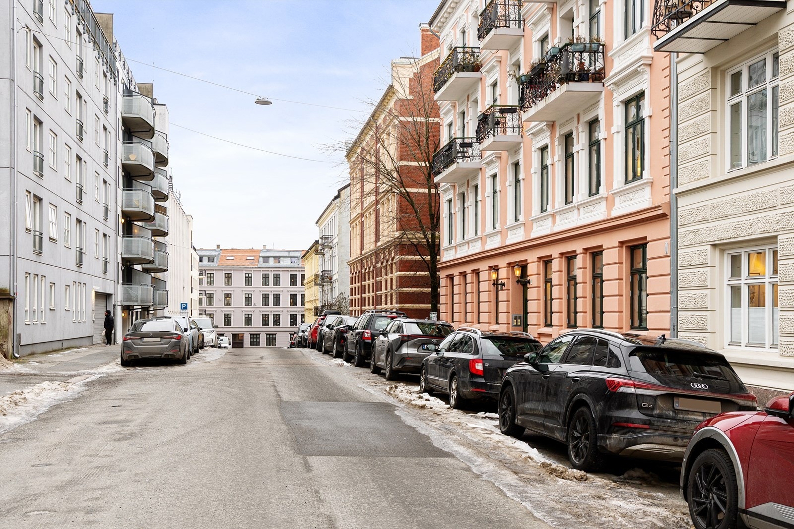 Leiligheten ligger i en ettertraktet og tilbaketrukket gate midt på St. Hanshaugen. Galleribilde