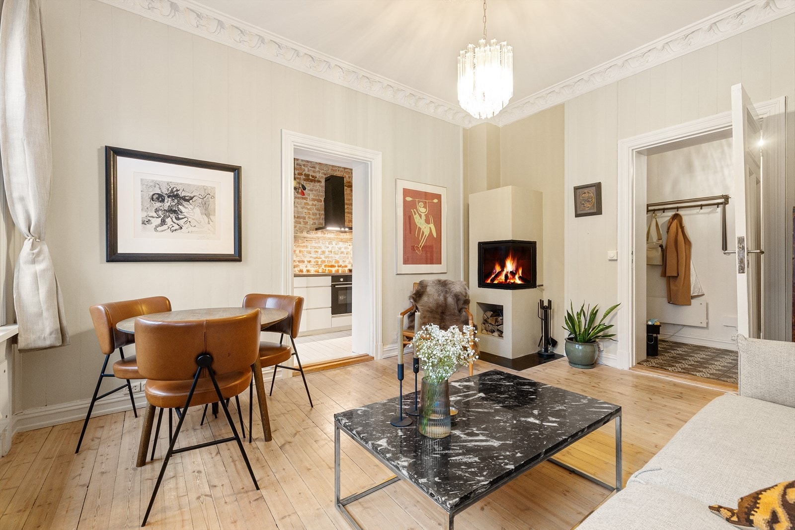 En klassisk, sjarmerende og romslig 2-roms på populære St. Hanshaugen. Galleribilde