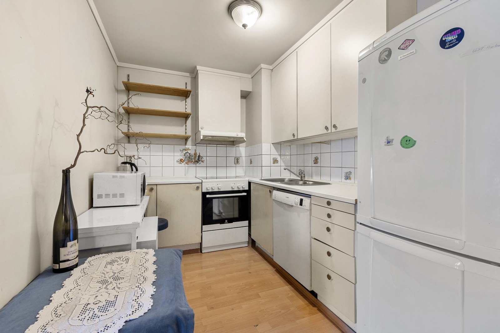 Praktisk kjøkkenkrok. Hverdagslogistikken er enkel med Rema 1000 og Coop Extra i gangavstand. Galleribilde