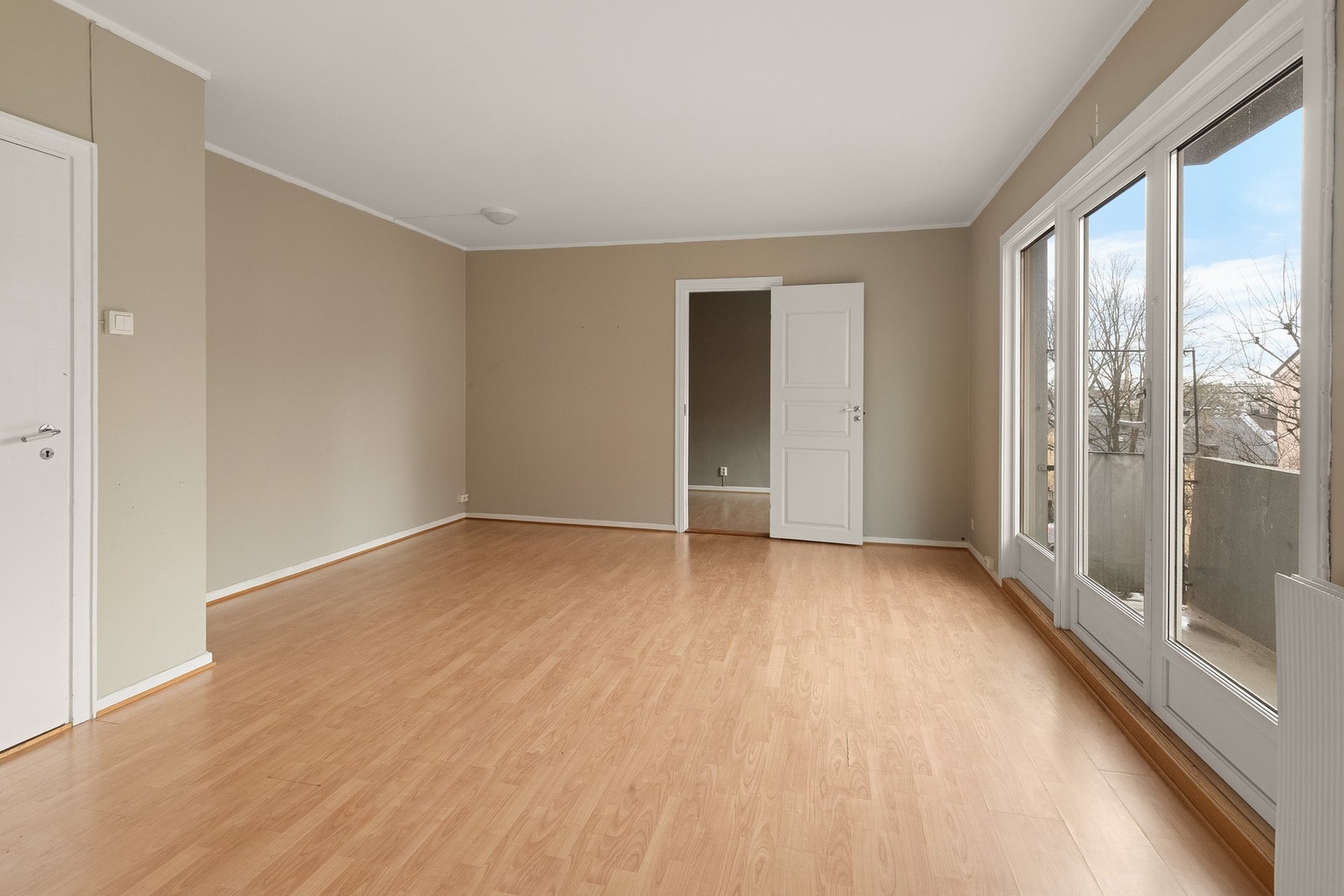 Oppvarming og varmtvann er inkludert i felleskostnadene og bidrar til å redusere de månedlige kostnadene. Galleribilde