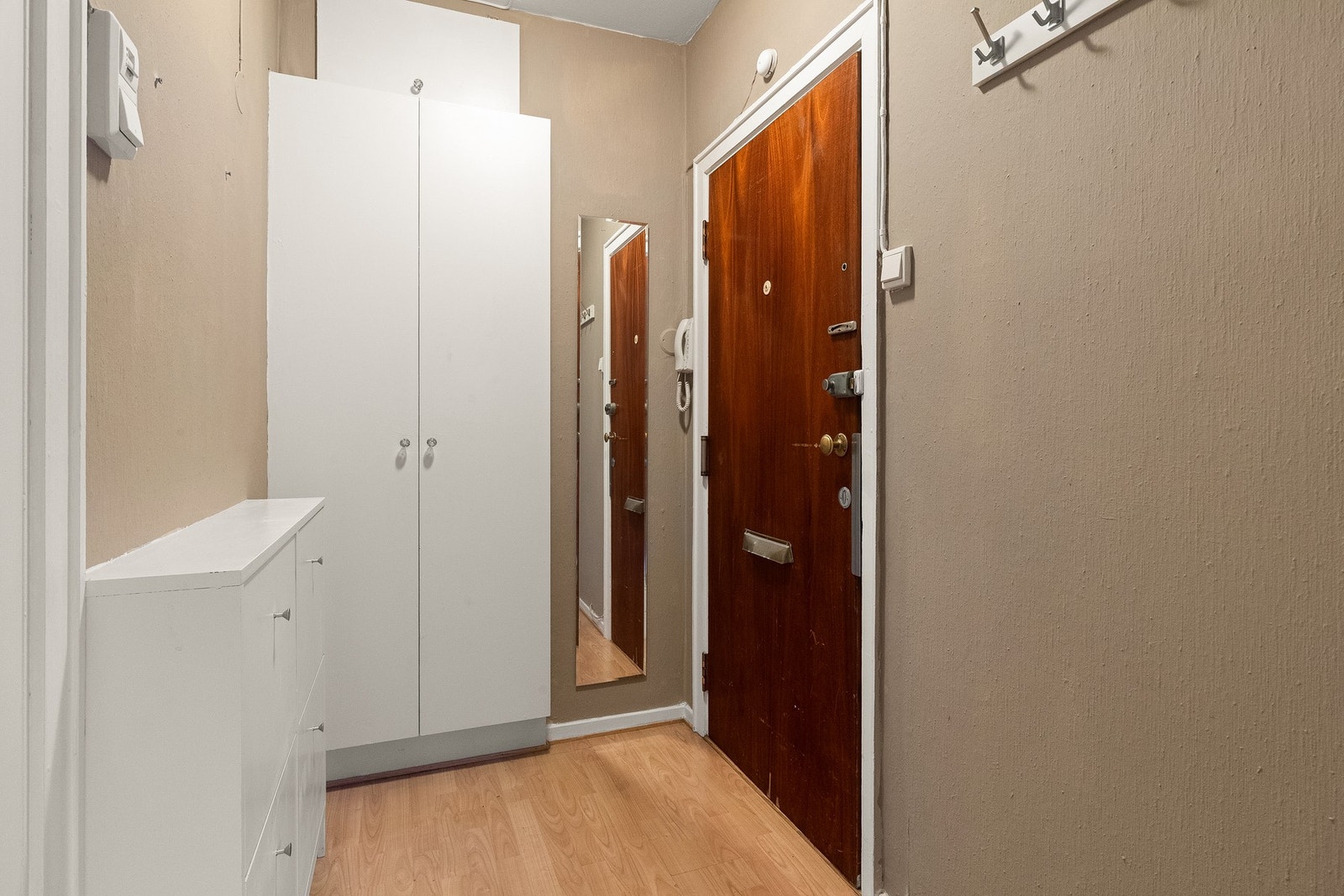 Entré med god plass til oppheng av yttertøy. Galleribilde