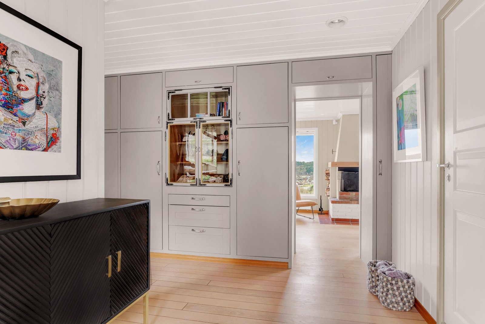 Stor hall/entre med sep. wc og garderobeplass Galleribilde