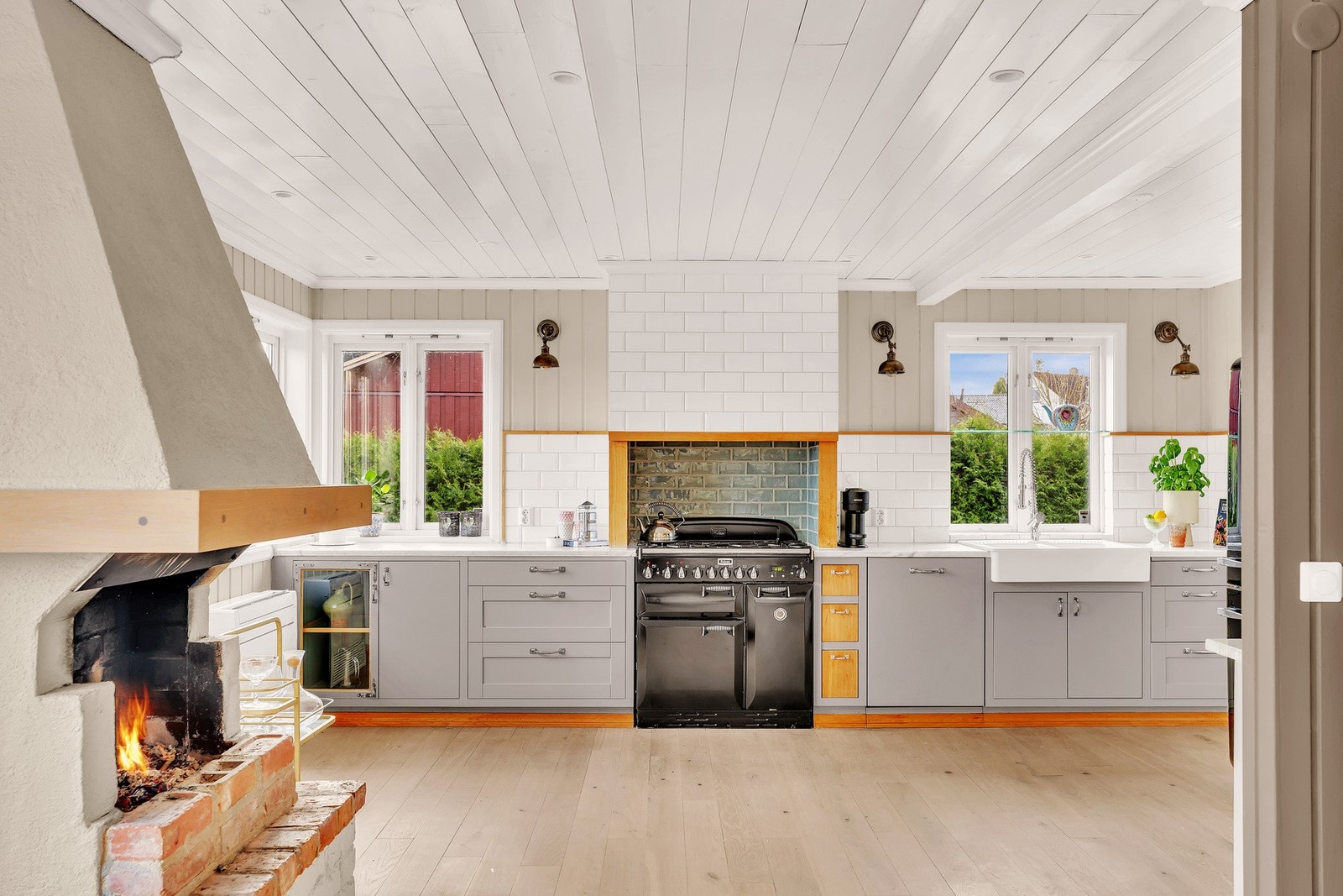 Stor kjøkken med muligheter. Galleribilde