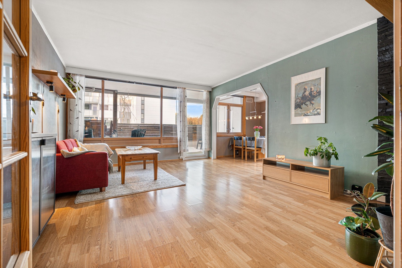 Romslig og attraktiv 3(4)-roms leilighet i attraktive 1. etasje. Galleribilde