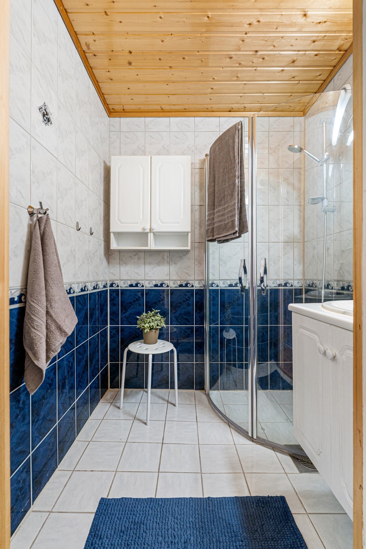 Pent baderom med behagelig gulvvarme. Galleribilde