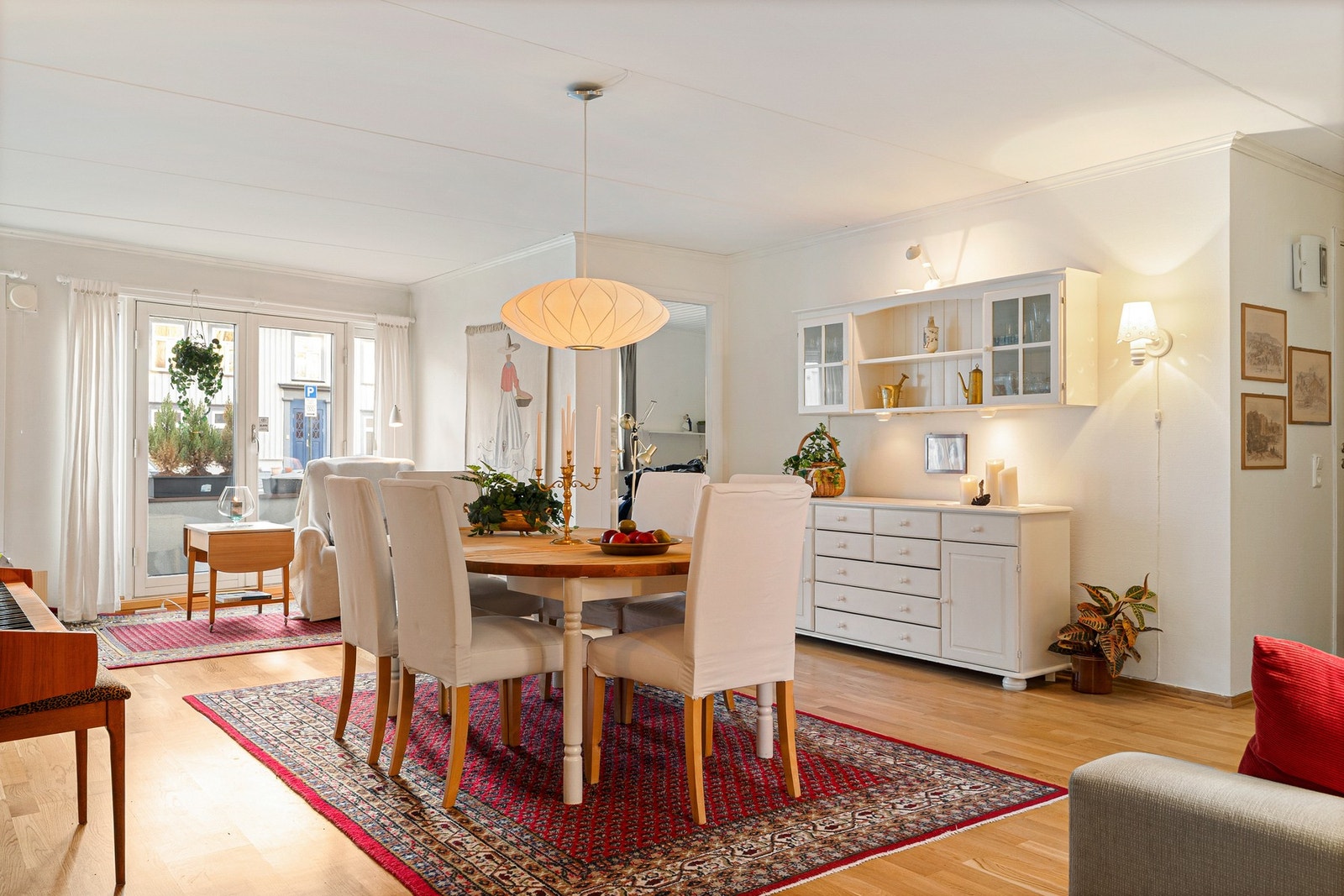 Stue 2/spisestue er 33,5 kvm. og har inngang til 2 soverom. Galleribilde